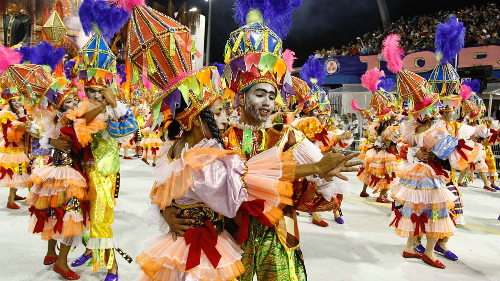 pourquoi se déguiser au carnaval