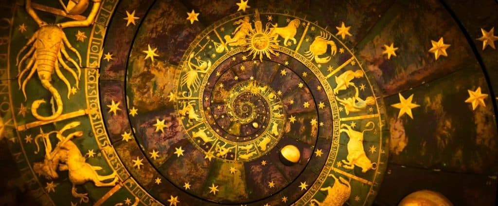 roue du zodiaque avec les 12 signes liré aux maisons